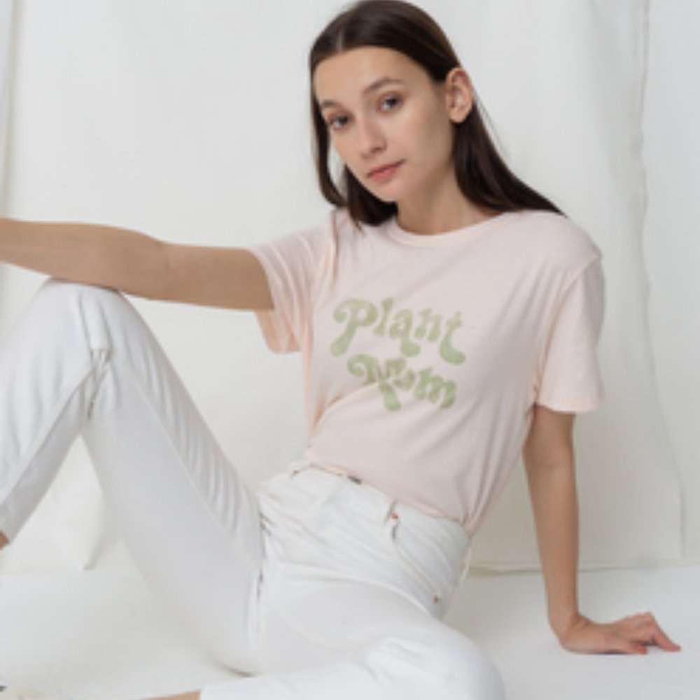 Graphic Tee "Plant mom"